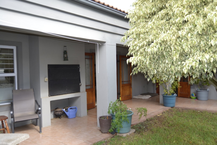 To Let 3 Bedroom Property for Rent in Heritage Park Western Cape